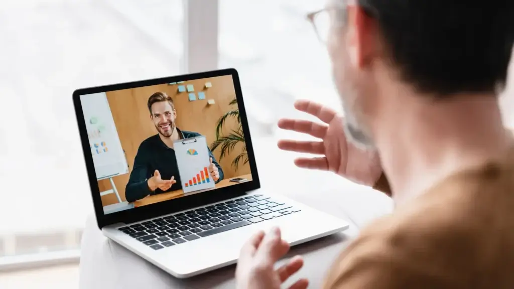 Arten-von-E-Learning-Plattformen-im-Unternehmen
