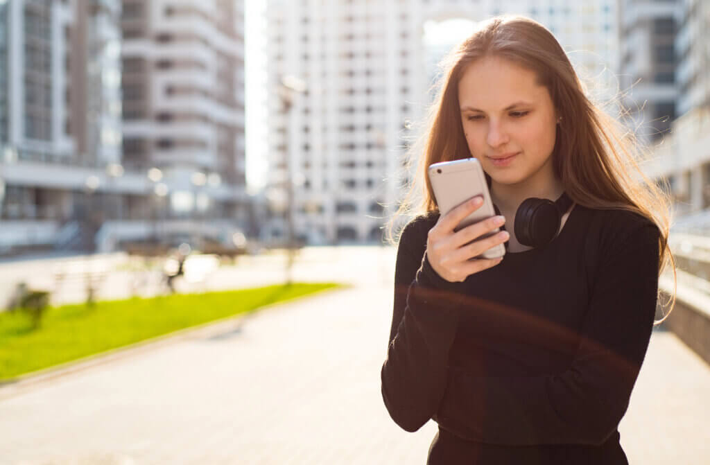 Employee uses Mobile Learning